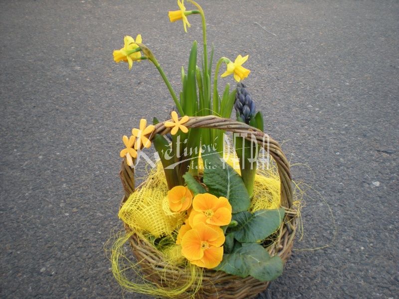 Jarní sesazovaný košíček na hrob č.4.